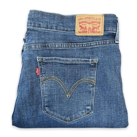 Levi's Women's Classic Straight Jeans - Picture 10 of 10